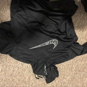 Nike black and camo therma fit pullover